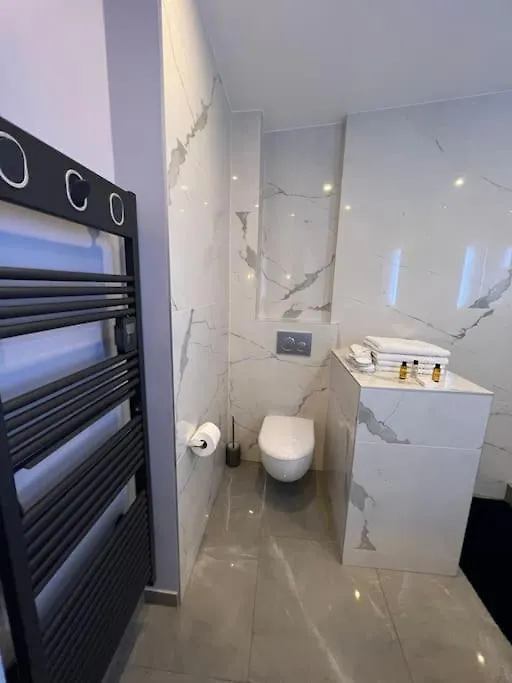 Newly Renovated Spacious Apartment In Montorgeuil Area Paris