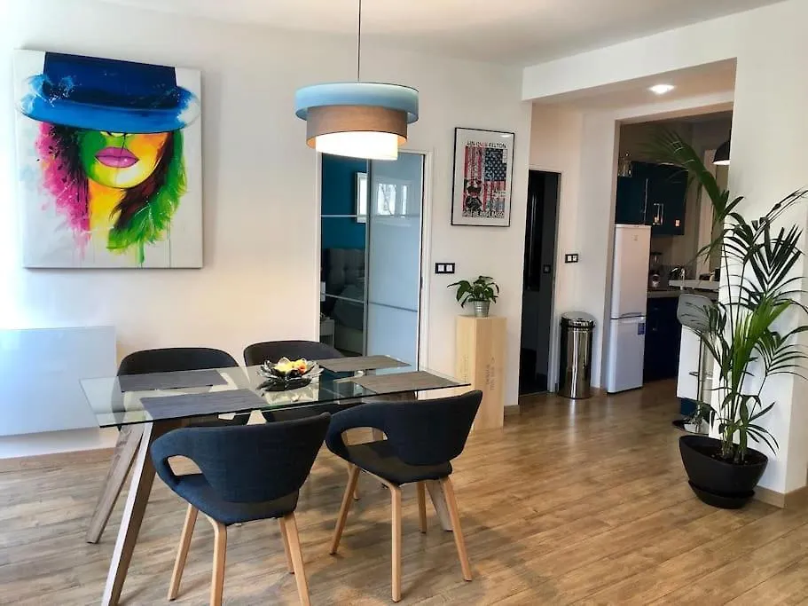 Newly Renovated Spacious Apartment In Montorgeuil Area Parijs