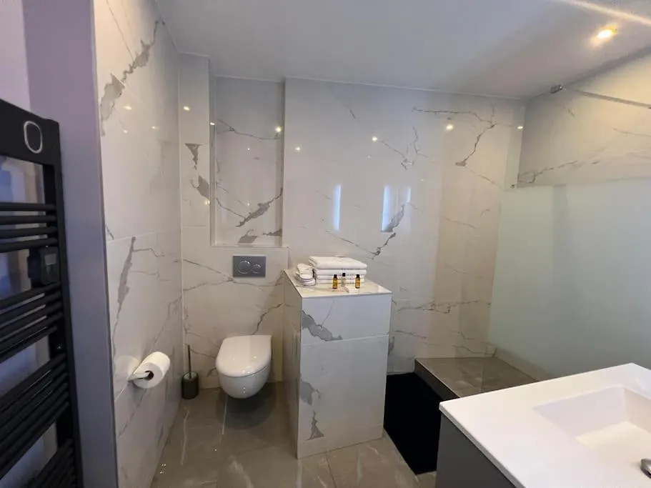 Newly Renovated Spacious Apartment In Montorgeuil Area Parijs Frankrijk