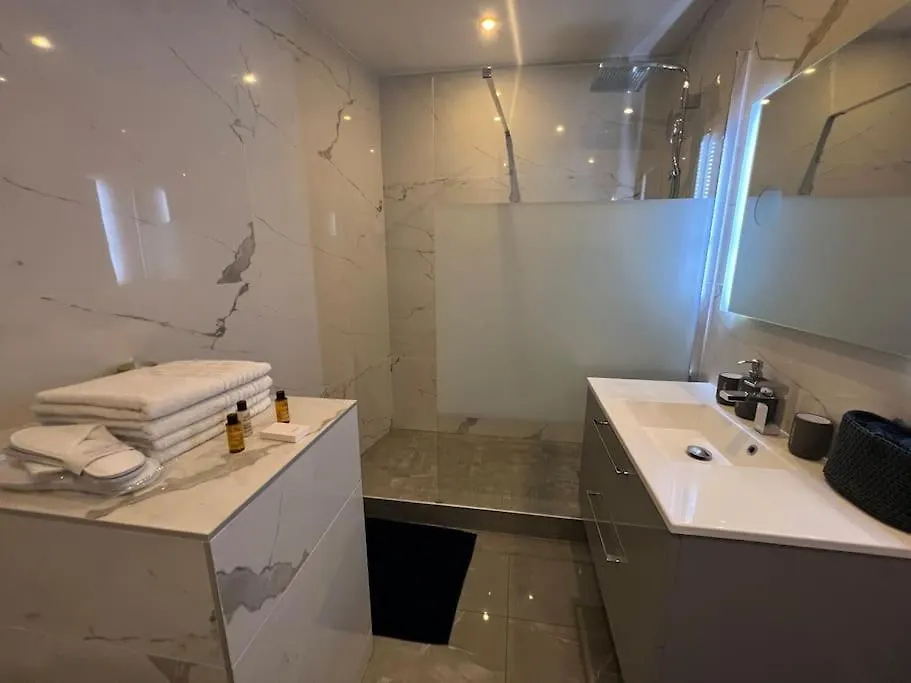 Newly Renovated Spacious Apartment In Montorgeuil Area Parijs 0*,