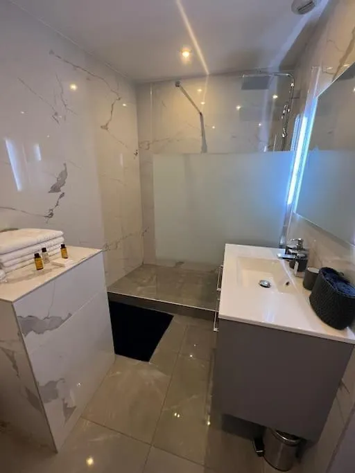 Newly Renovated Spacious Apartment In Montorgeuil Area Paris France